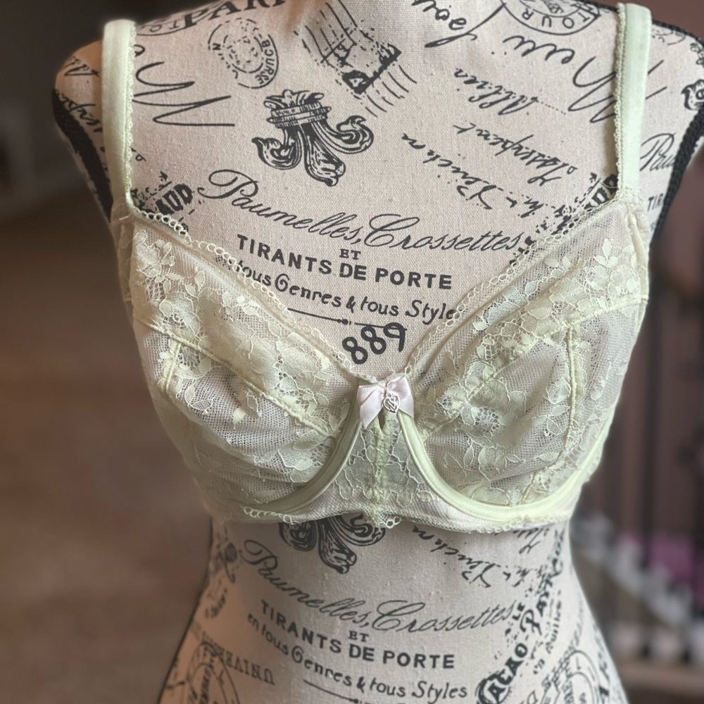 Victoria's Secret Unlined Demi Bra Lace 34DDD Underwire Bow Lace-up